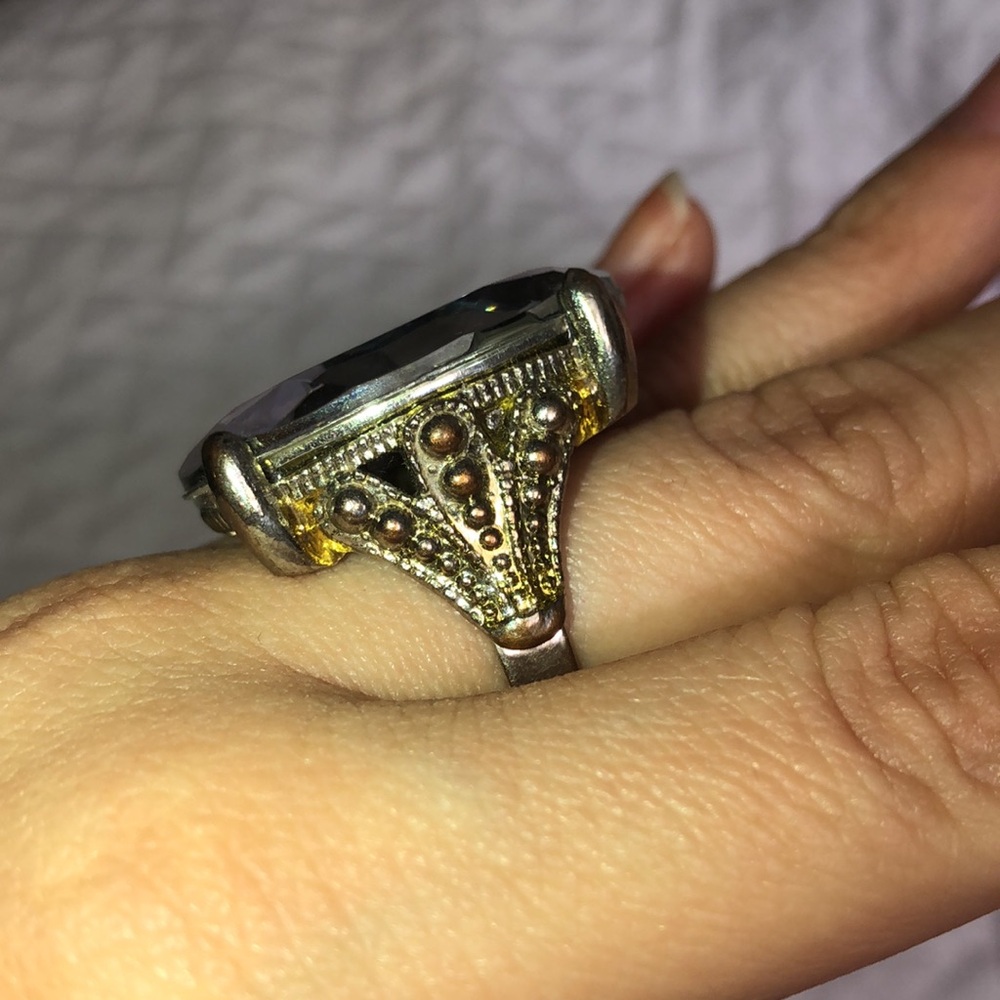 Big statement ring 💛🖤 - Picture 3 of 7